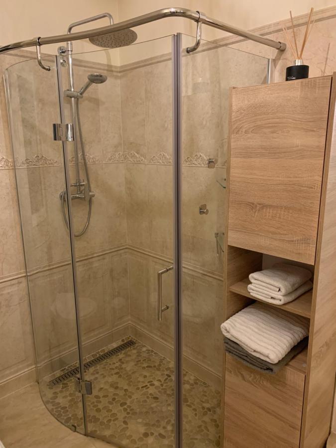 Uroczy Apartament Z Patio Szczecin Kültér fotó